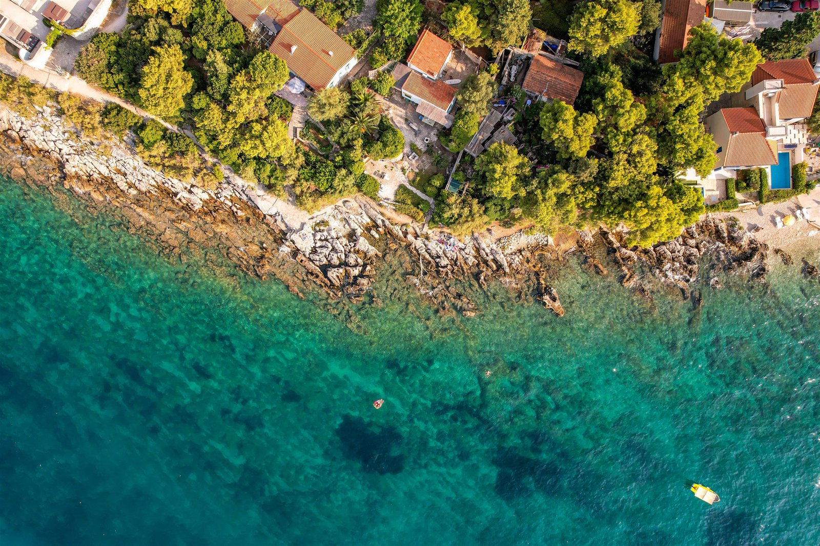 Littoral et villas vus du ciel par drone, AL Studio